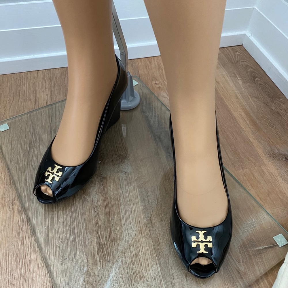 Tory Burch Wedge shoes. Size 7.5